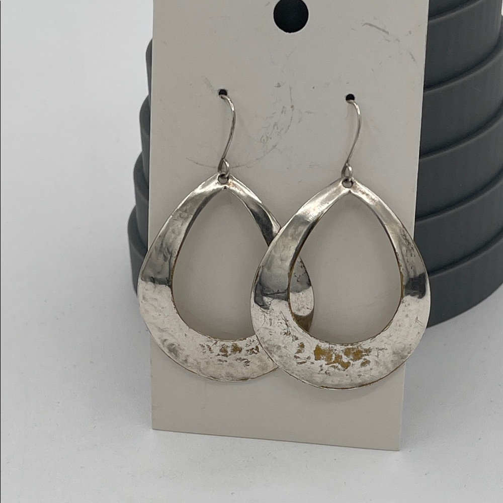 4.7.26-23 Majorie Baer from San Francisco Hammered Brass Base + Silver Teardrop